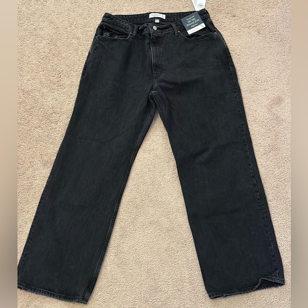 Abercrombie & Fitch “The ‘90s Relaxed Jean (High Rise) Curve Love Fit